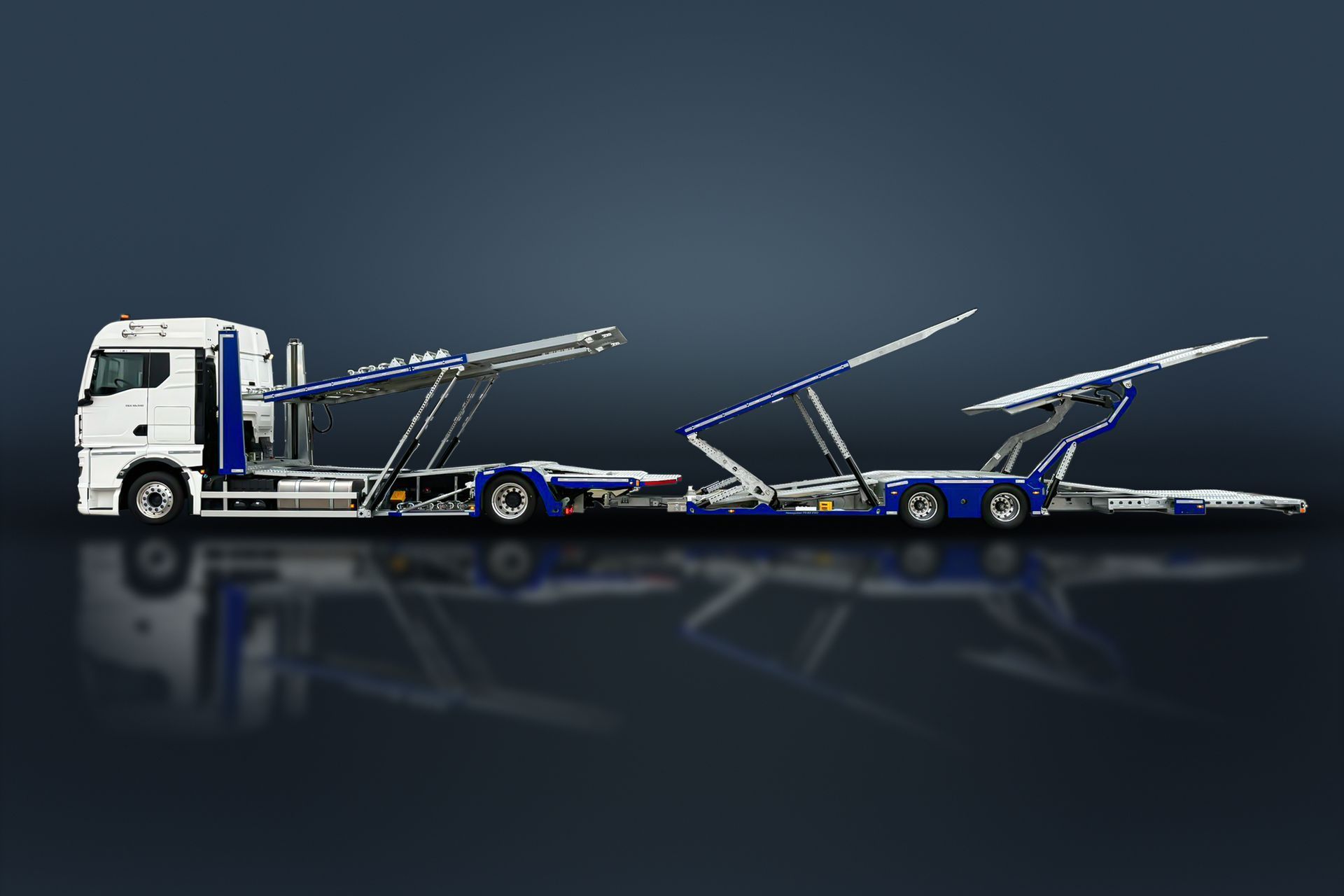 HeavyLiner Pro mit Anhänger, Seitenansicht, Bühne ausgefahren